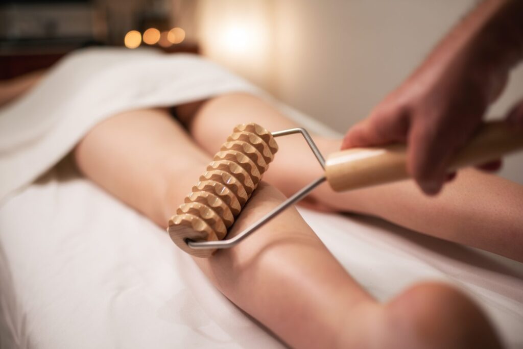 wooden-roller-tool-anti-cellulite-massage-massaging-legs